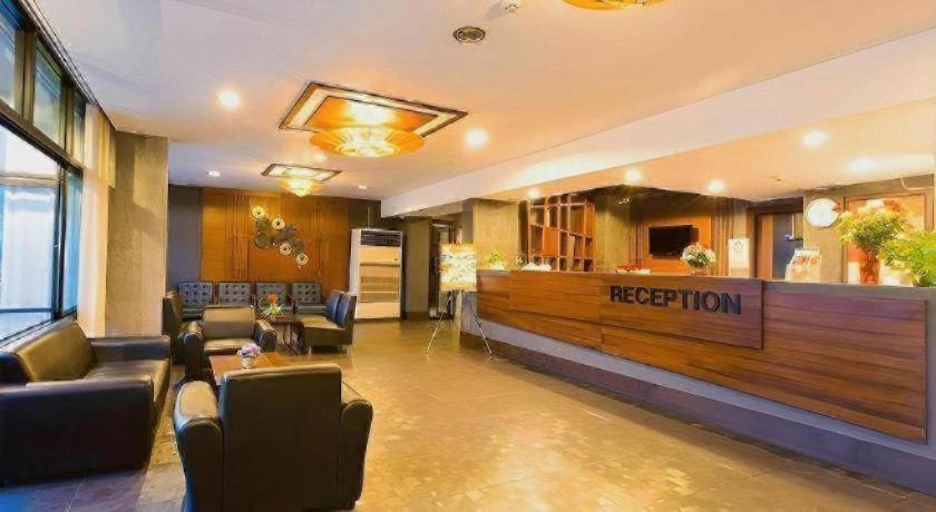 B2 Bangkok Srinakharin Boutique & Budget Hotel 47/51