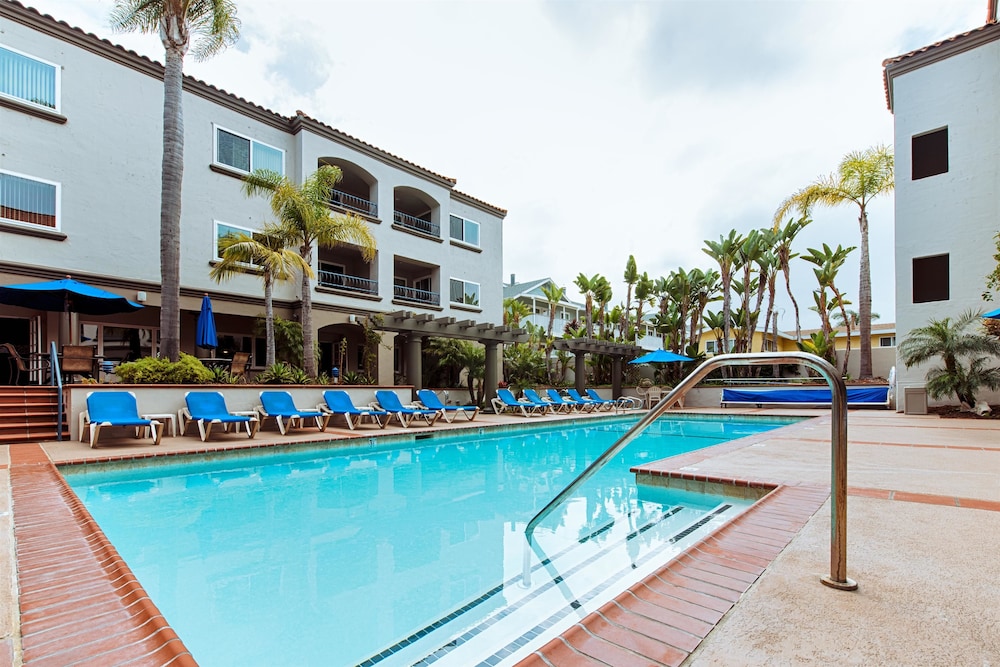 Tamarack Beach Resort Hotel 5/65