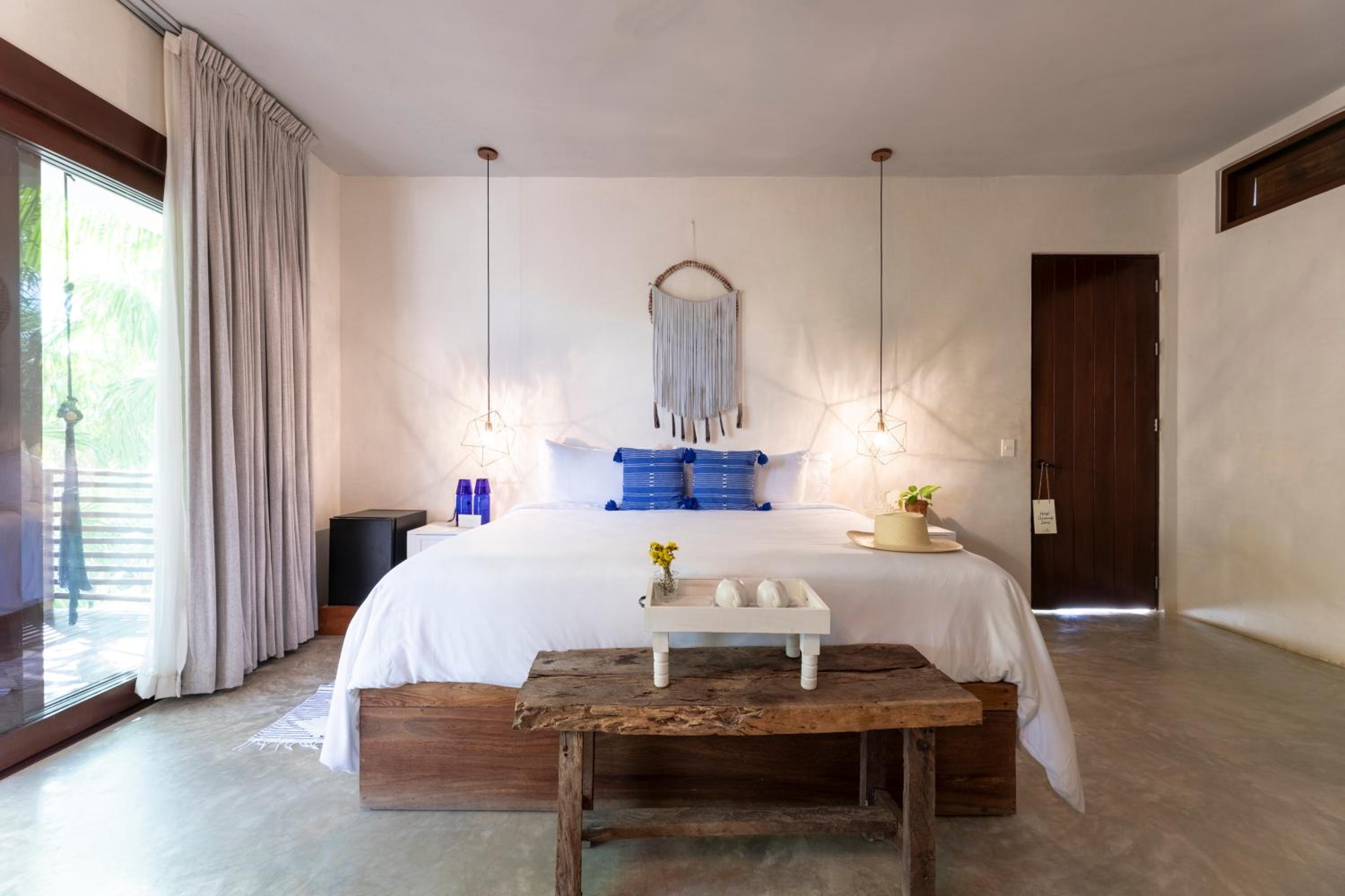 Suite, King Bed, Beach Side, High Floor