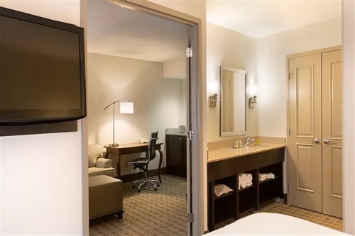 Suite, Pool View