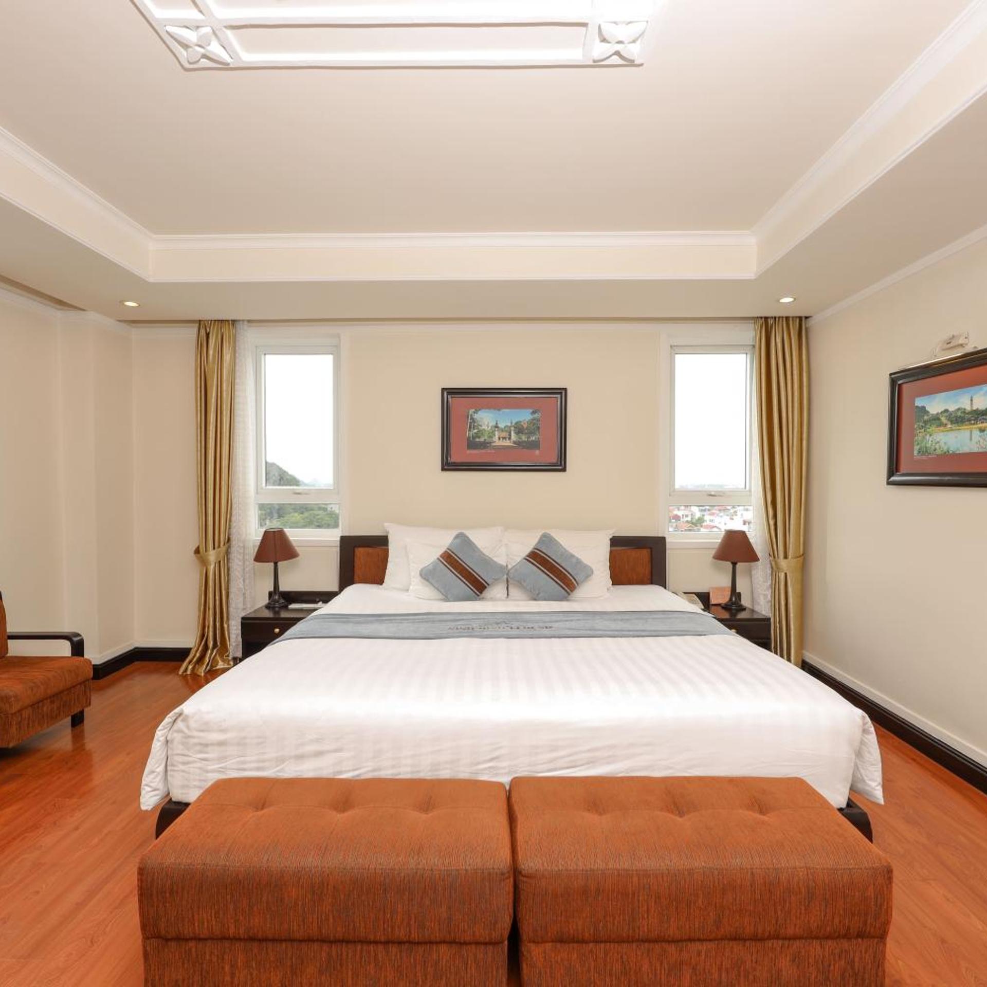 Suite, Double Bed, French Building