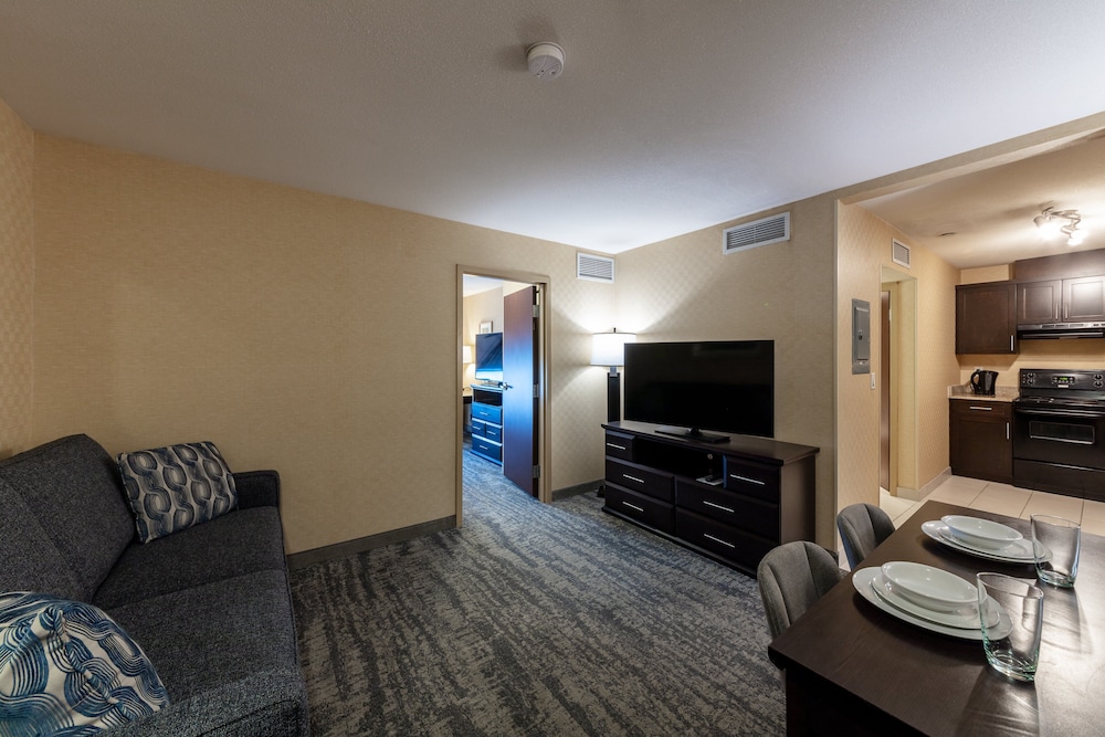 Holiday Inn Express Suites Riverport 48/76