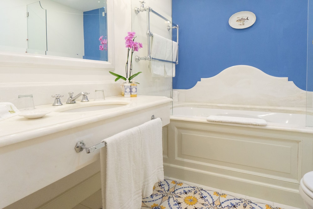 LUXURY, SUITE, KING BED, SOFA