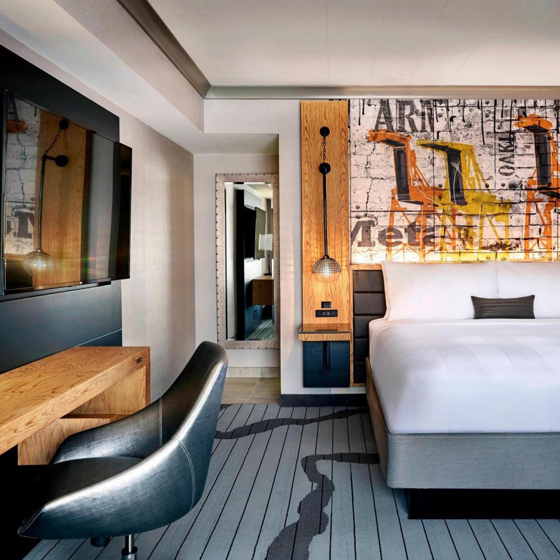Room, King Bed, Bay View, High Floor, Accessible