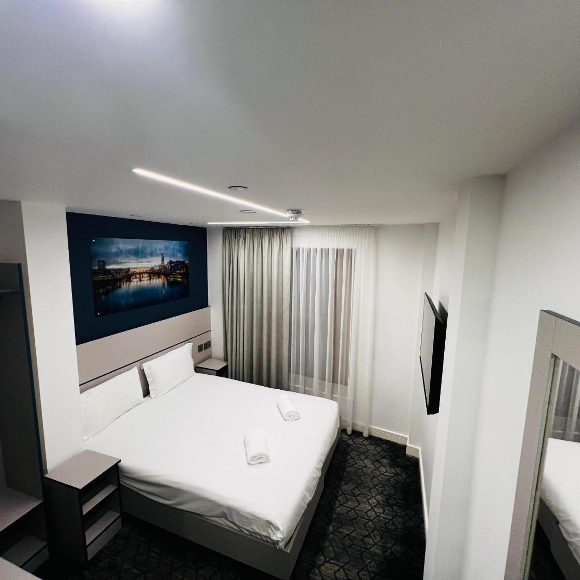 SUPERIOR, DOUBLE OR TWIN BED