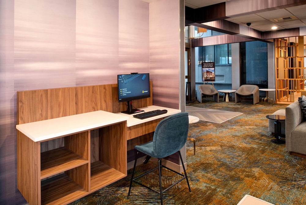 La Quinta Inn & Suites by Wyndham Seattle Sea-Tac Airport 41/48