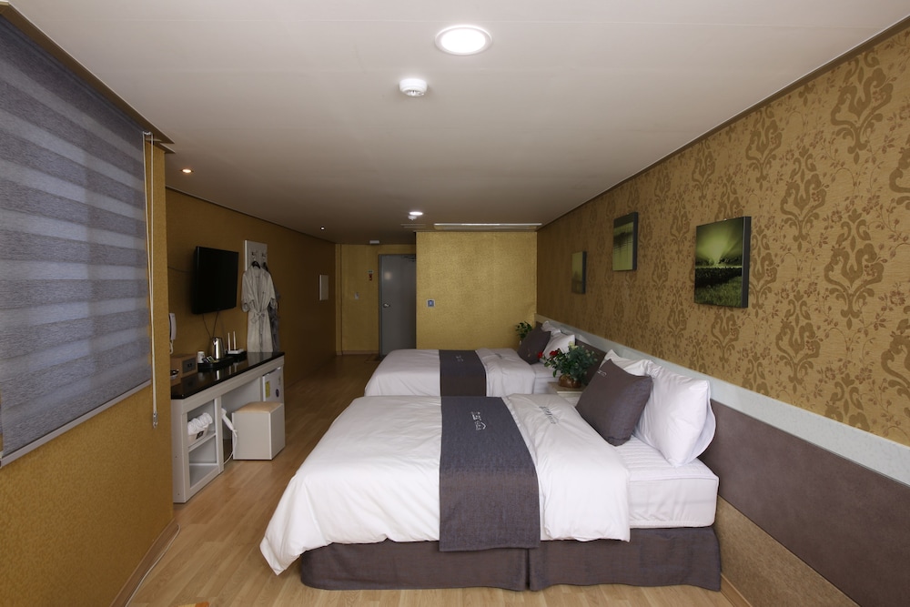 Dorcas Tourist Hostel 12/30