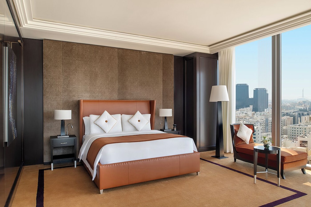 Signature, Urban, Suite, King Bed
