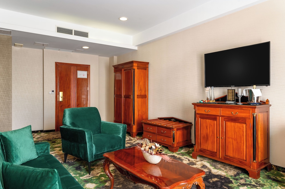 Divinus Hotel 63/71