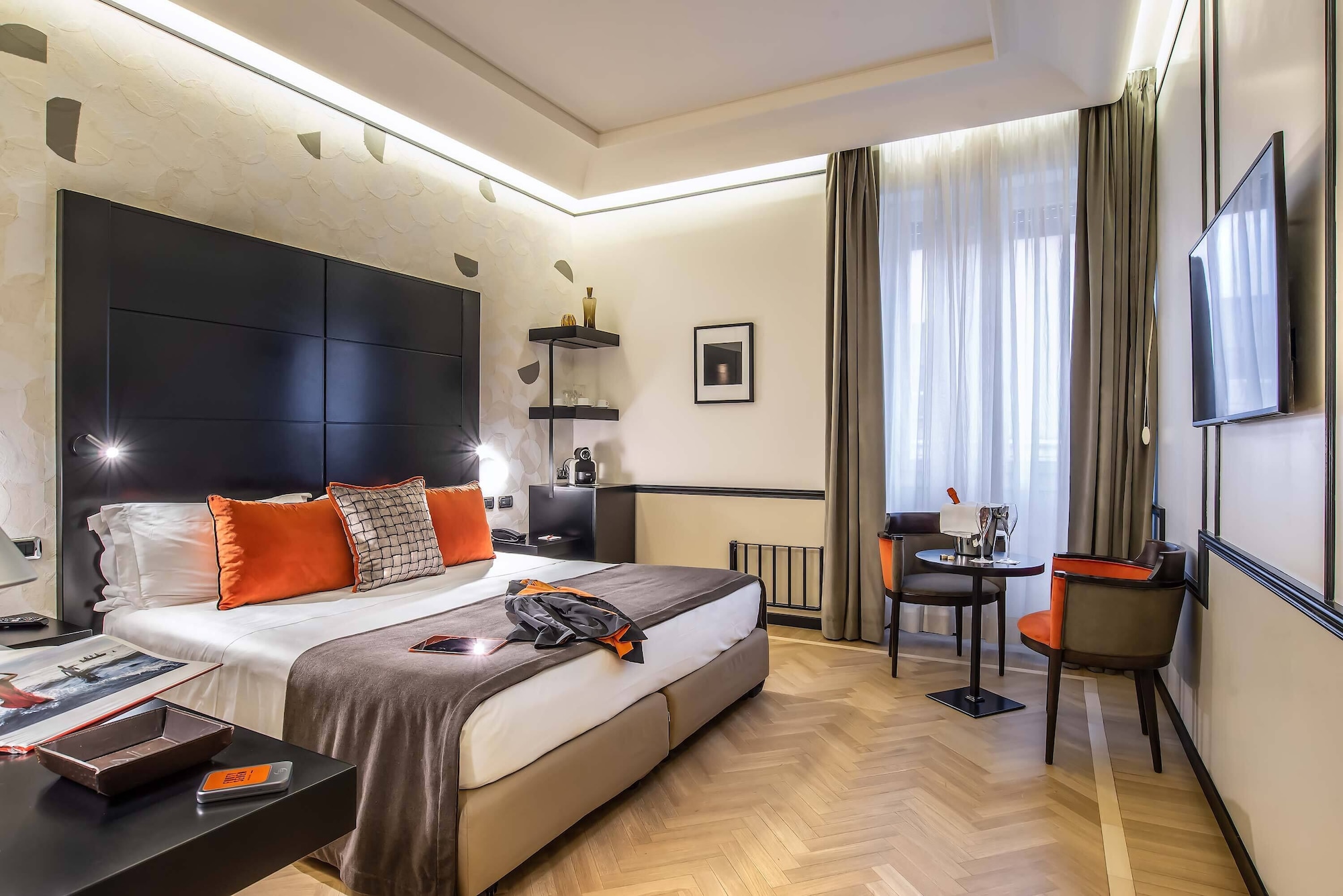 DELUXE, DOUBLE BED