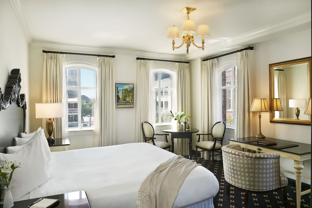 LUXURY, SUITE, KING BED, BALCONY