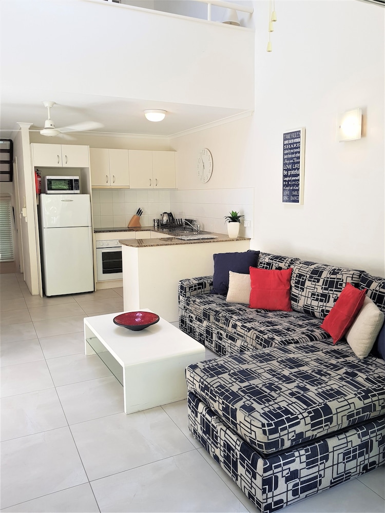 CORAL SEA VILLAS 13/34