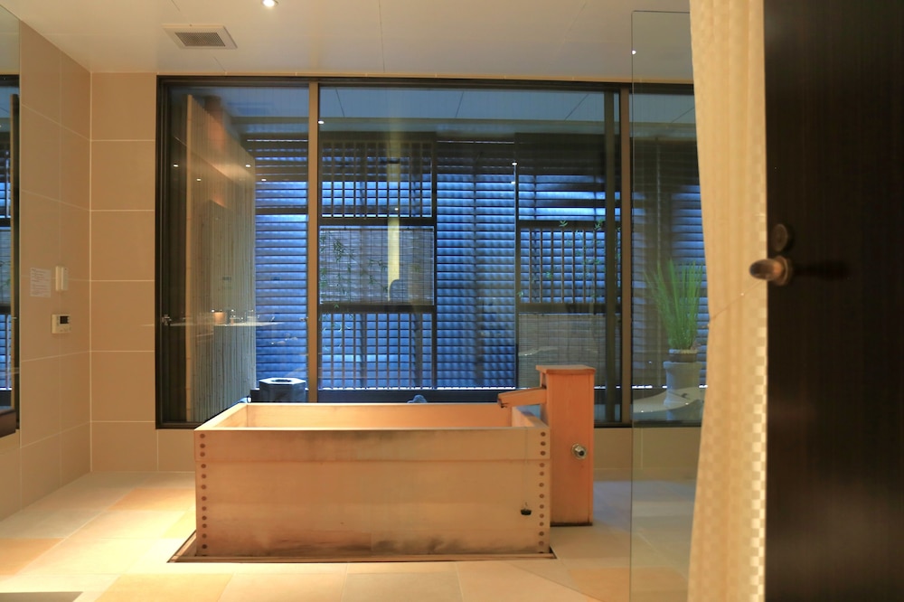 Kizashi The Suite 11/49