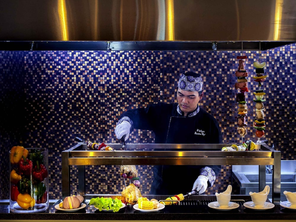Grand Mercure Yogyakarta Adi Sucipto 10/70