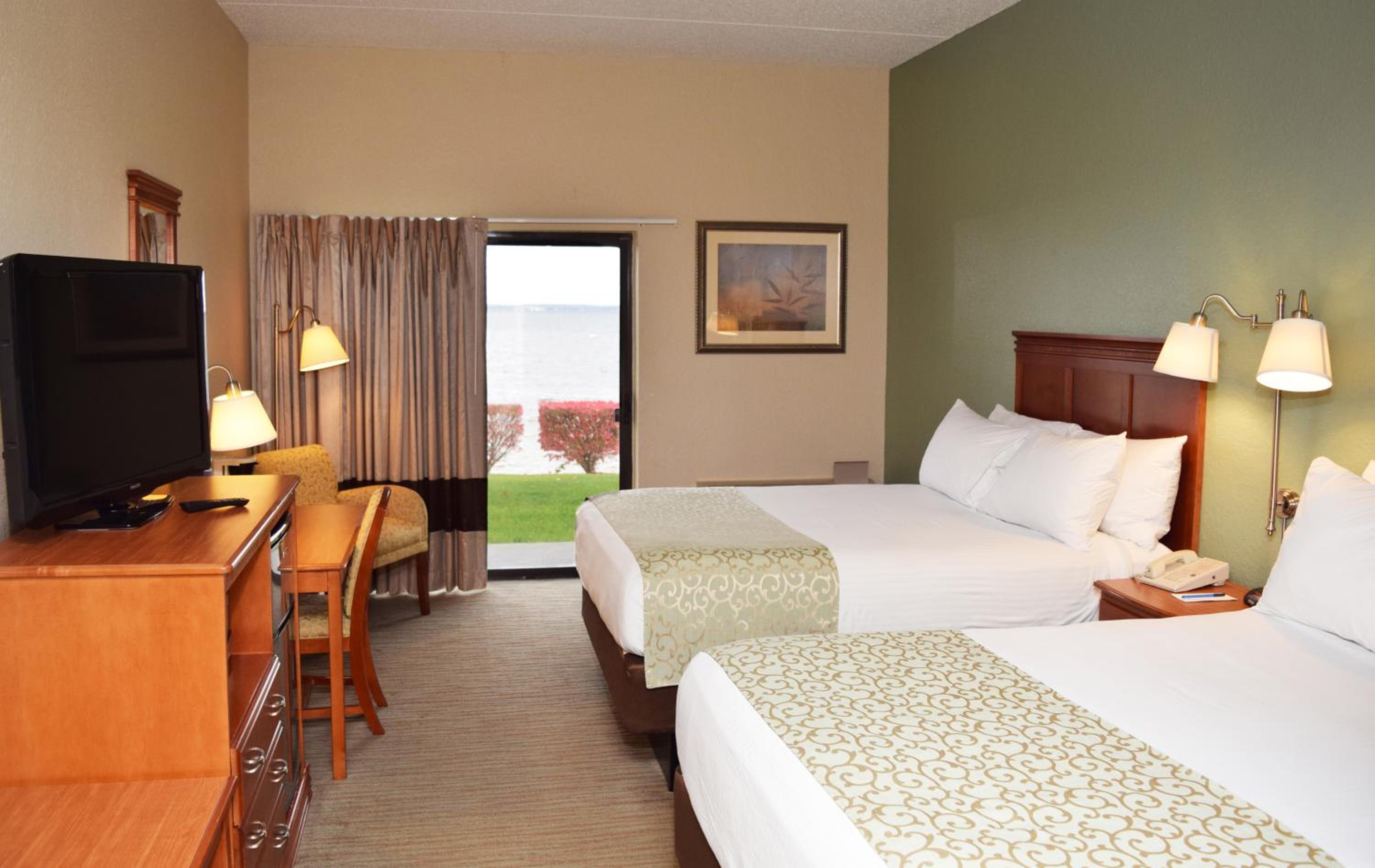 Walkout, 2 Queen Beds, Beach Side