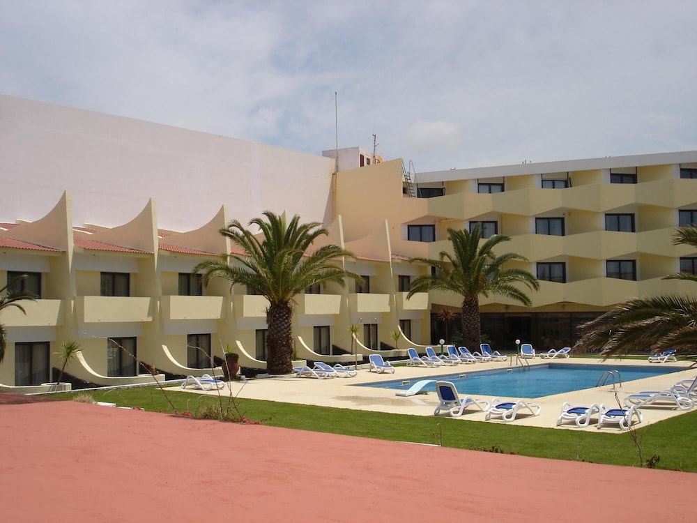 Caravelas Hotel 61/65