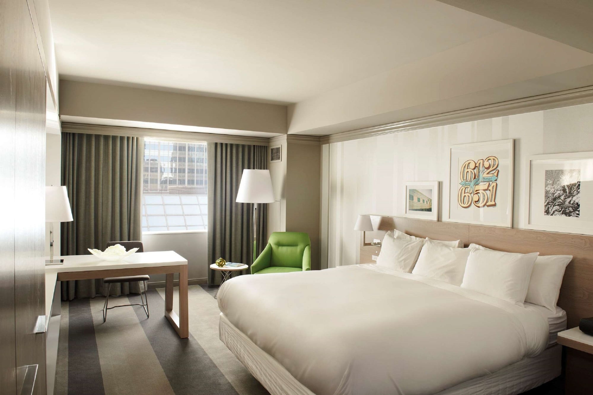 DELUXE, KING BED, ACCESSIBLE