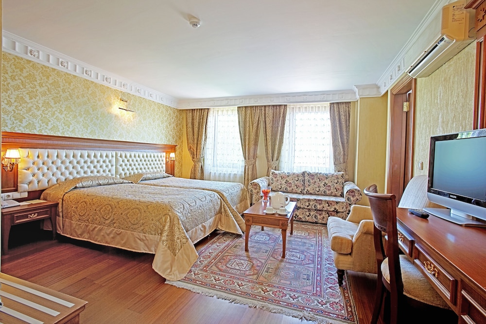 Room at Sumengen Hotel, ISTANBUL