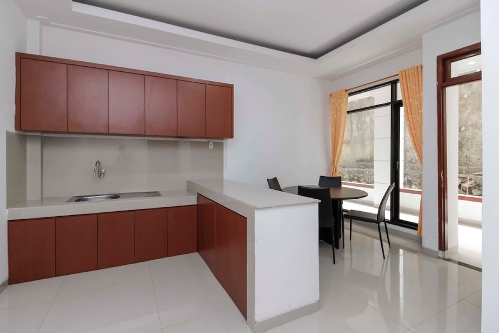 RedDoorz Premium @ Gandaria Jagakarsa 4/35
