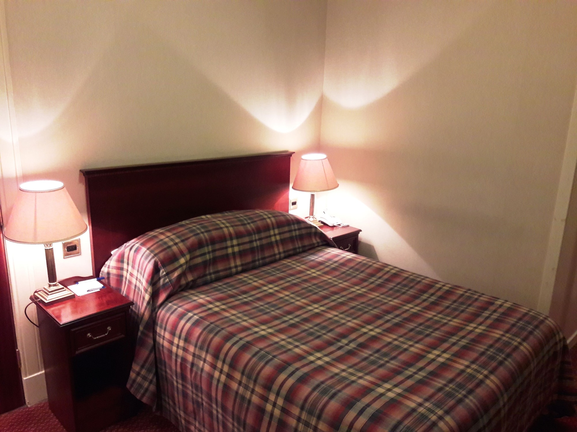 غرفة سوبيريور مفردة، Alexandra Hotel 14/18