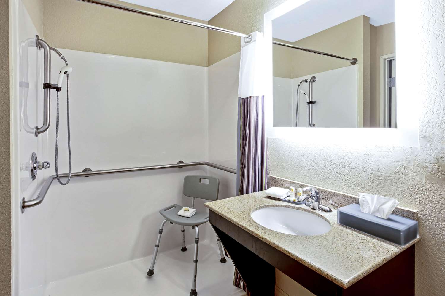 La Quinta Inn & Suites by Wyndham Garland Harbor Point 53/54
