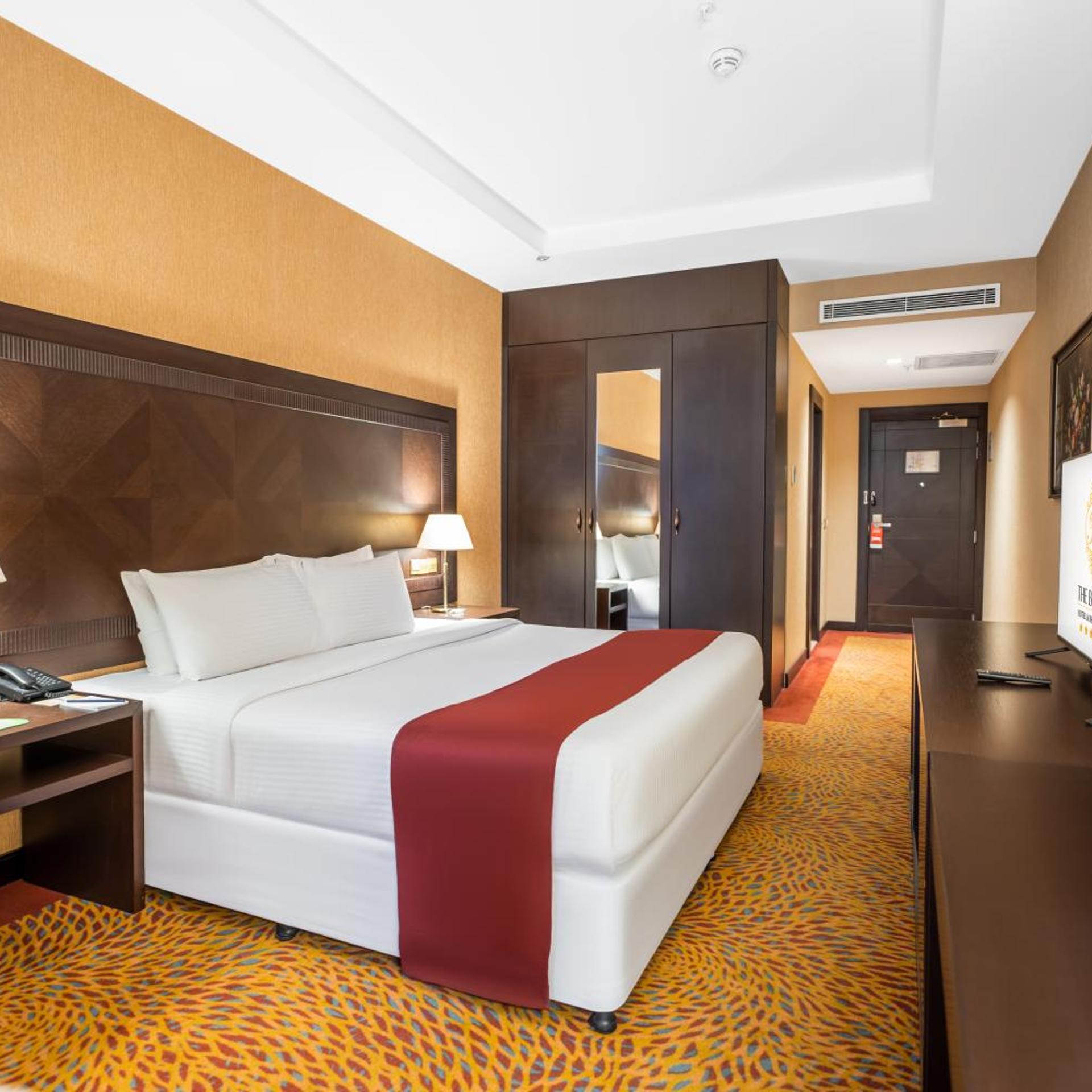 The Baron Hotel 25/69