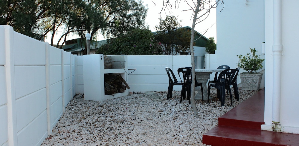 Green Olive Guesthouse 24/50
