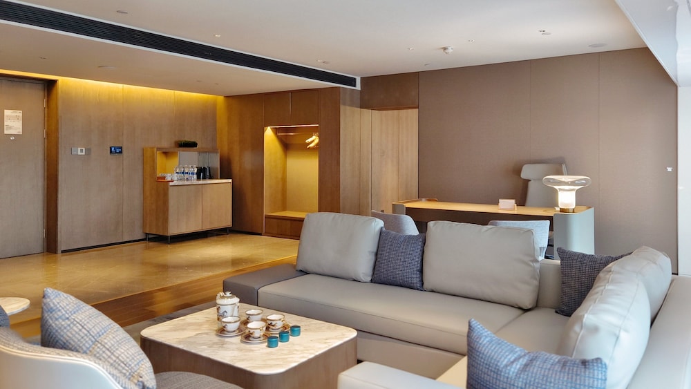 Crowne Plaza Hohhot City Center 49/76