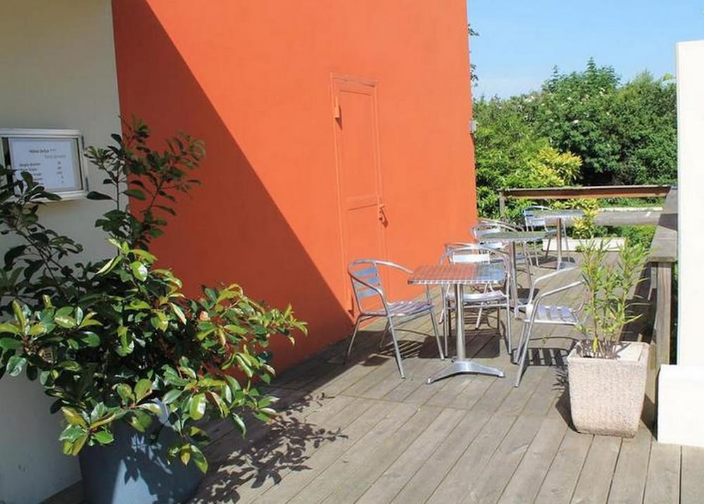 Adonis Lyon Est Hotel Artys 34/40