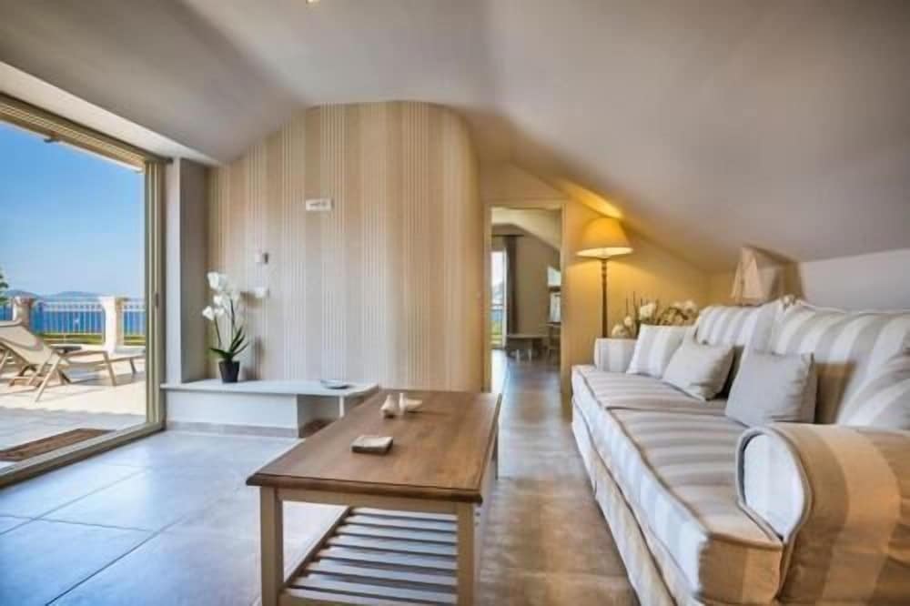 Almyra Hotel 7/44
