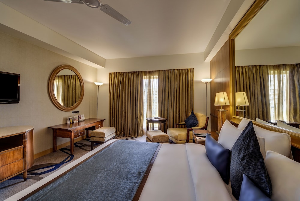 SUITE, SINGLE BED