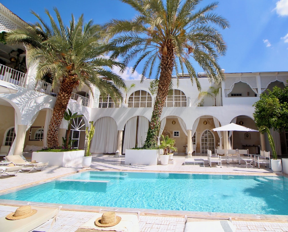 Palais Blanc Riad 51/55
