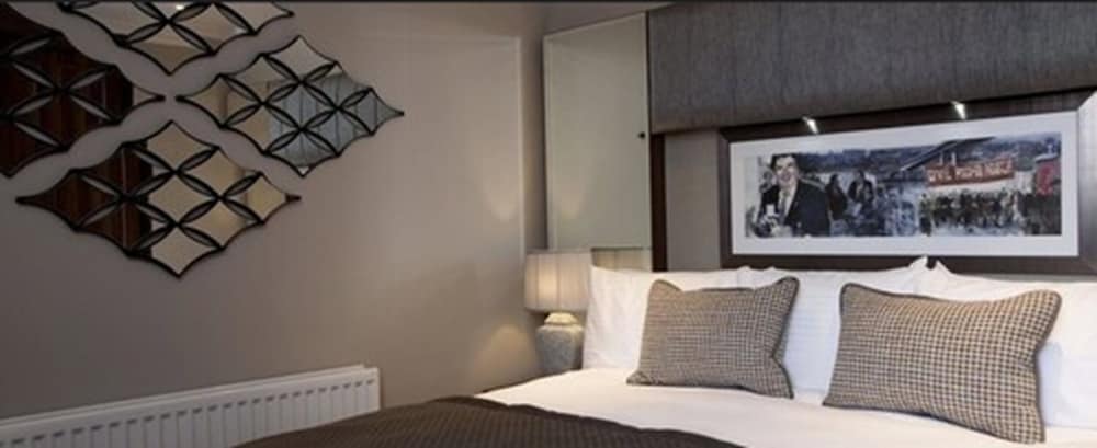 City Hotel Derry 27/68