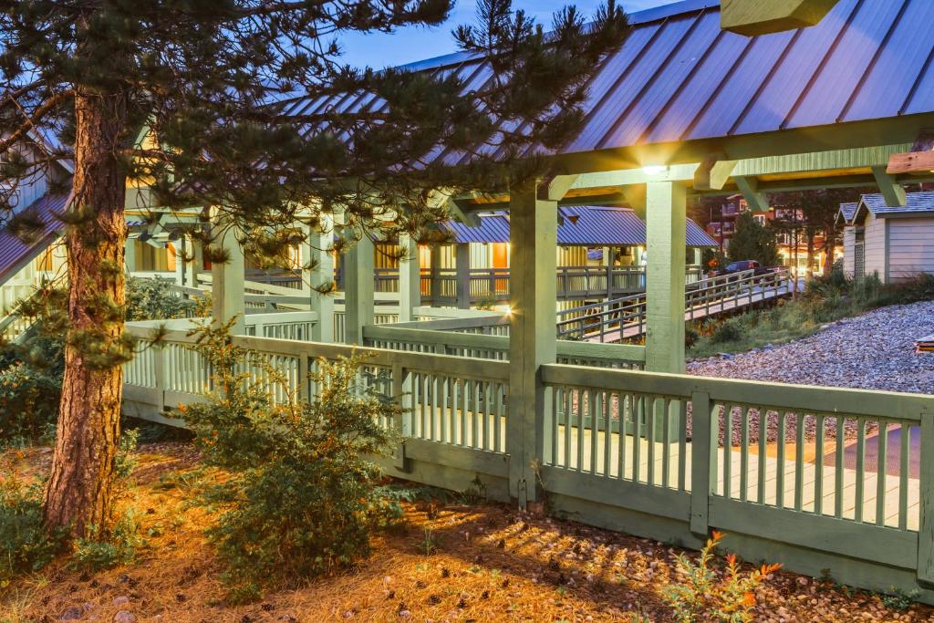 Canadian Princess Lodge 31/35