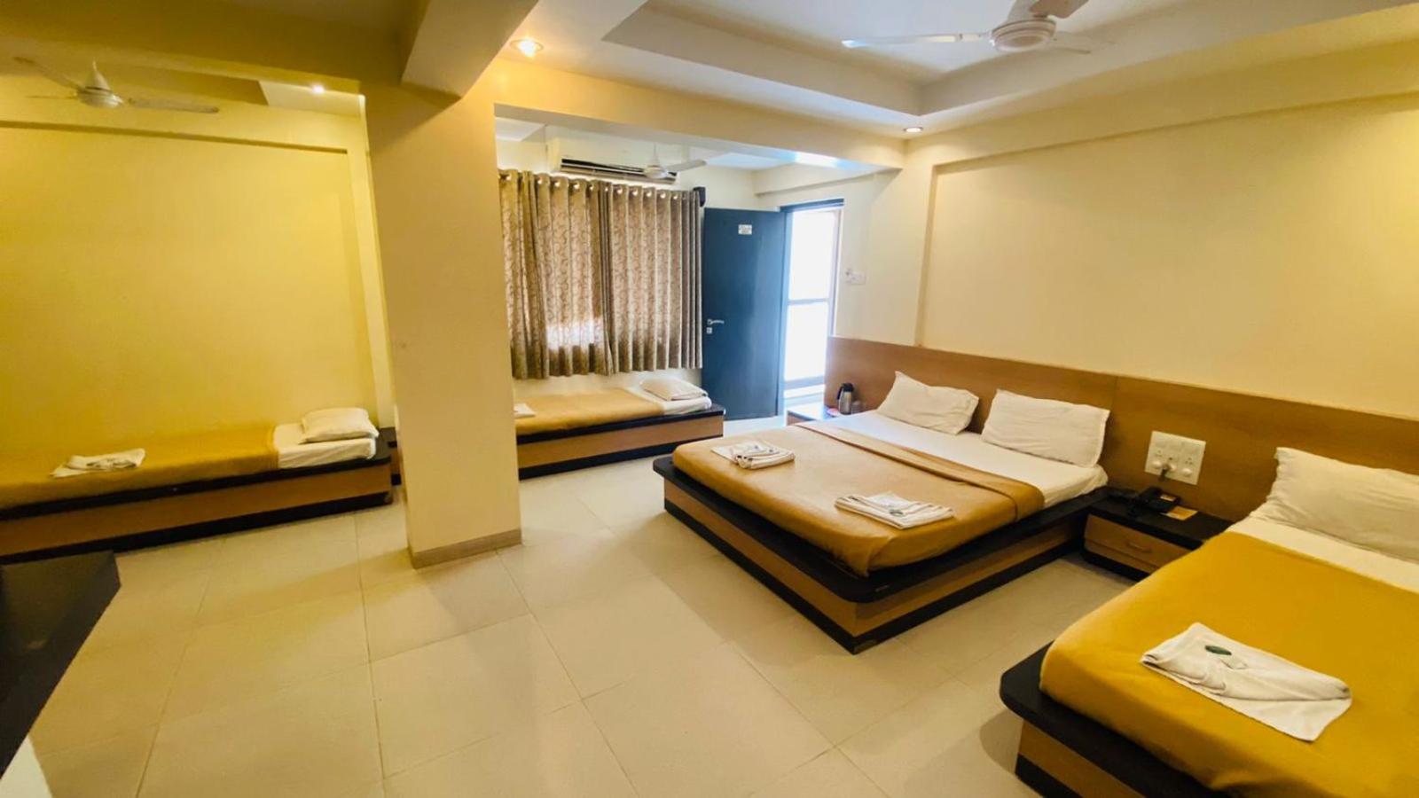 Hotel Sai Gurusthan 22/70