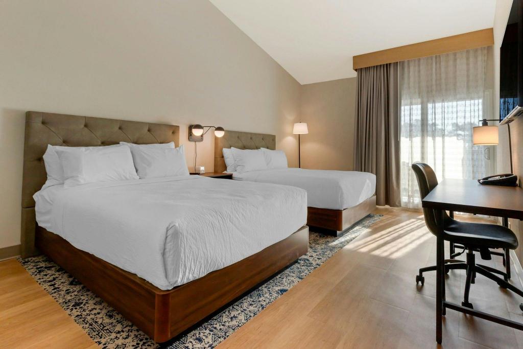 Standard, 2 Queen Beds, Intracoastal View