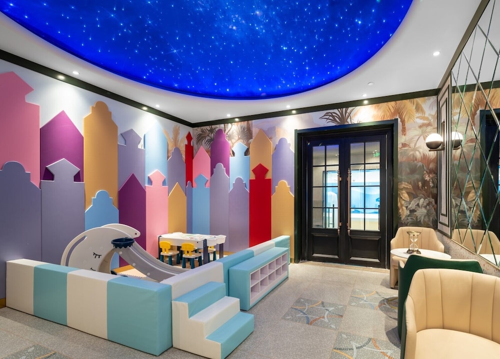Lobby at Nostalgia S Hotel (Beijing Xi Dan Jinrong Street), BEIJING