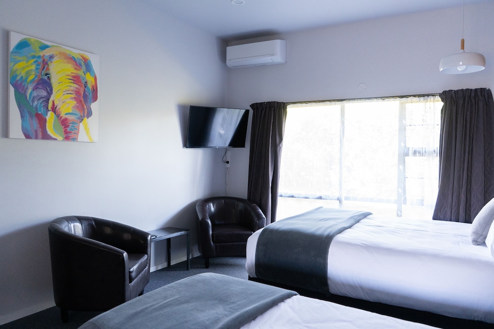 BURWOOD MANOR MOTEL 26/50
