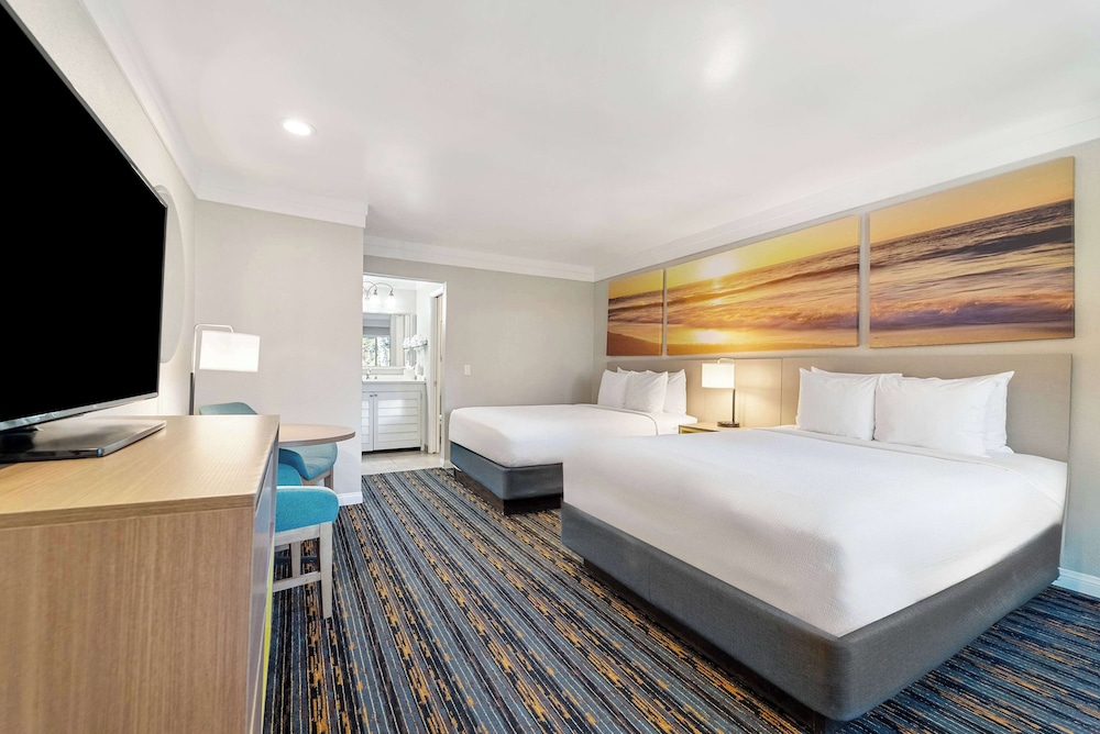 ROOM, 2 QUEEN BEDS, KITCHENETTE