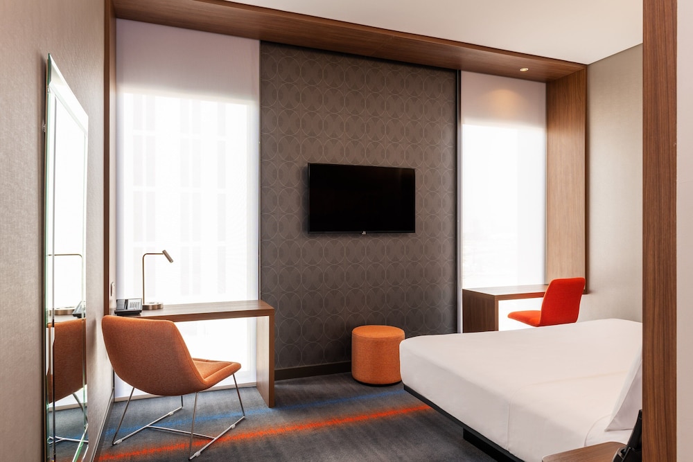 Aloft Me'aisam Dubai 12/26