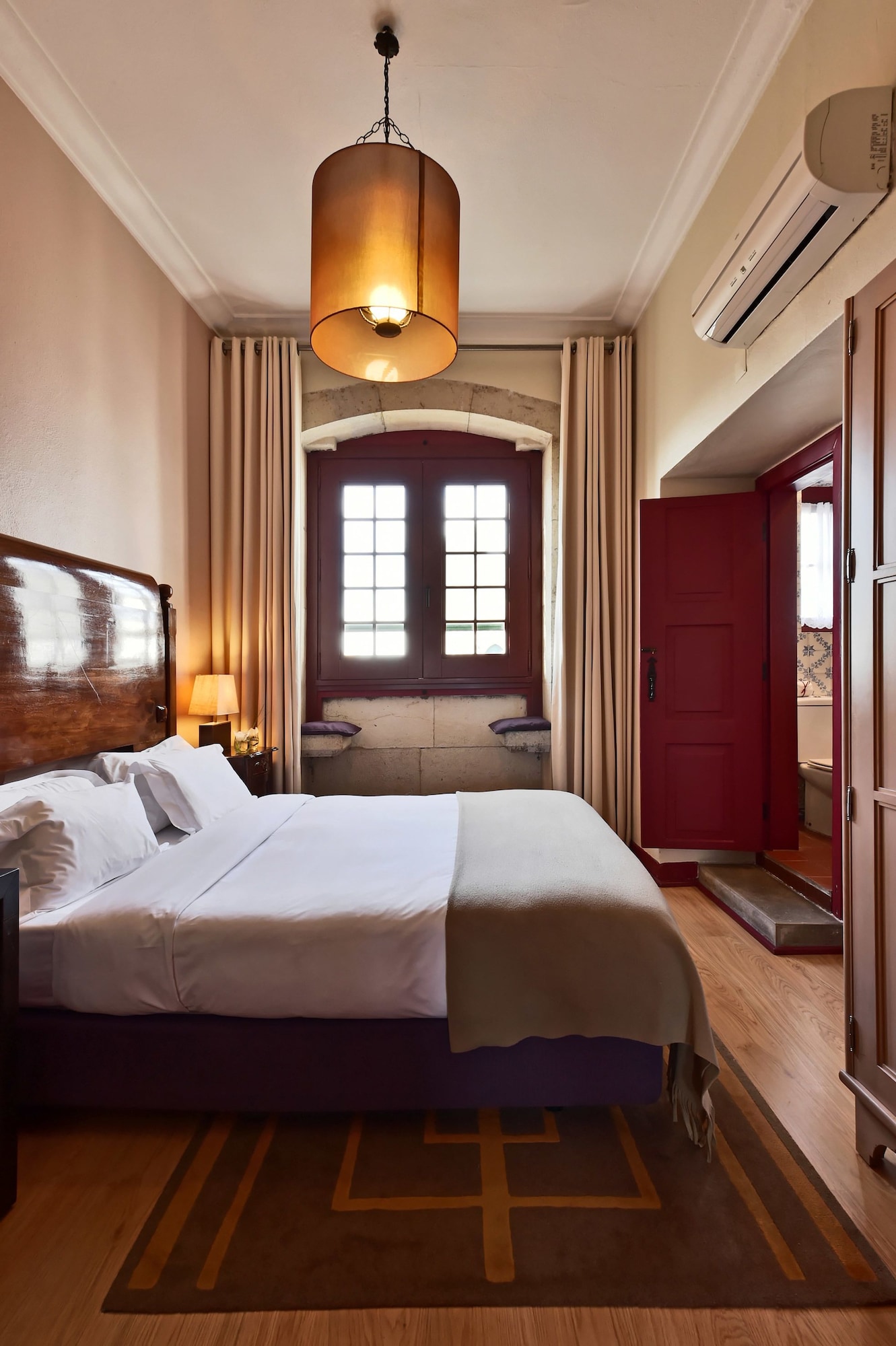 Castle, Standard, Double Bed