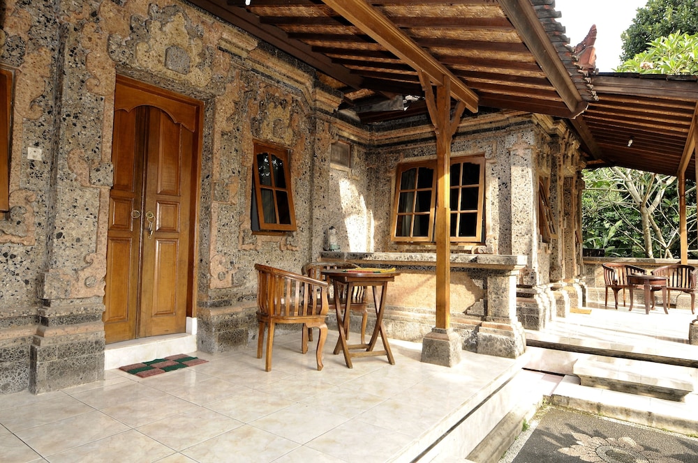 Yuliati House 7/50
