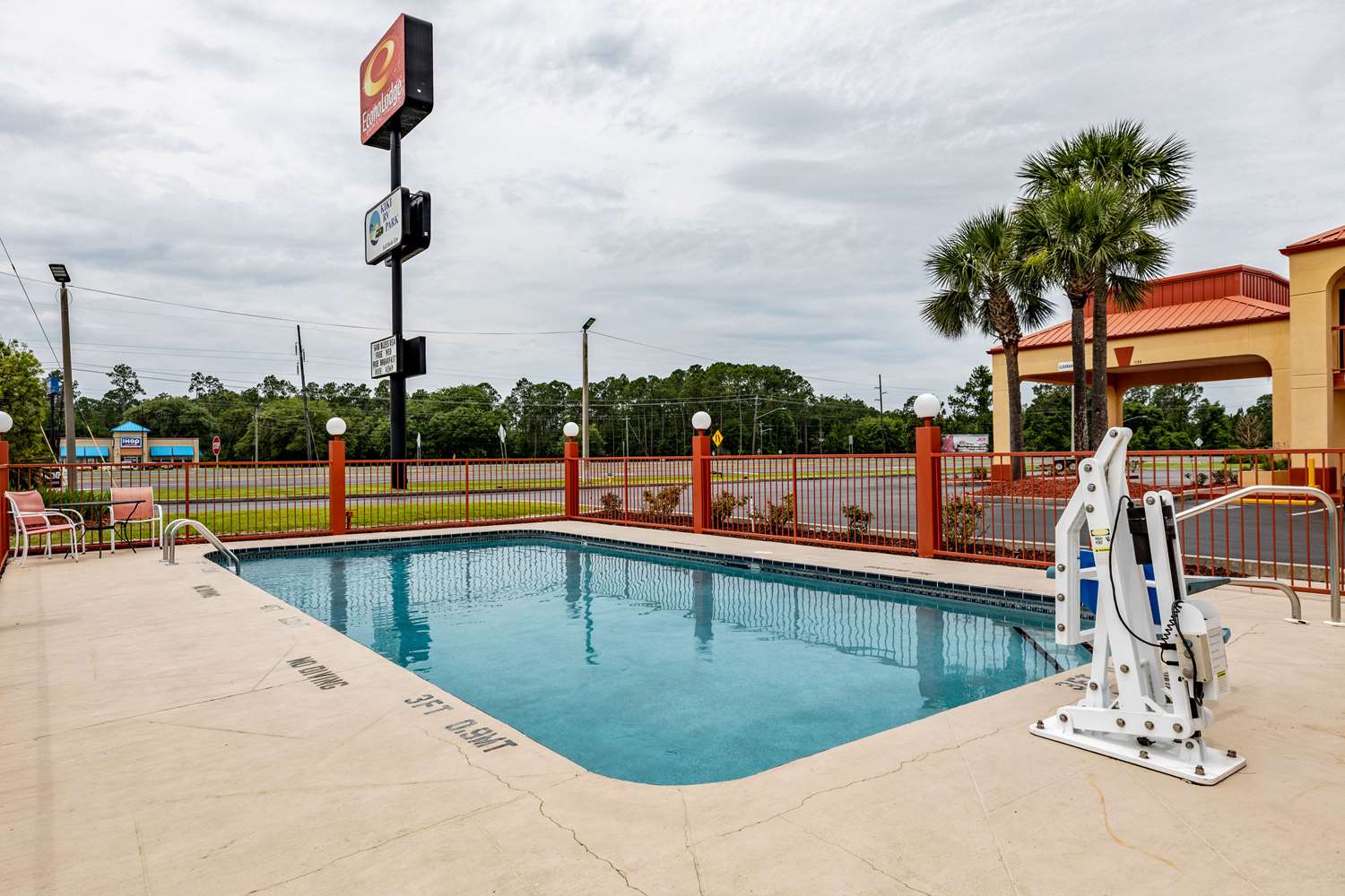 Econo Lodge Kingsland 25/25