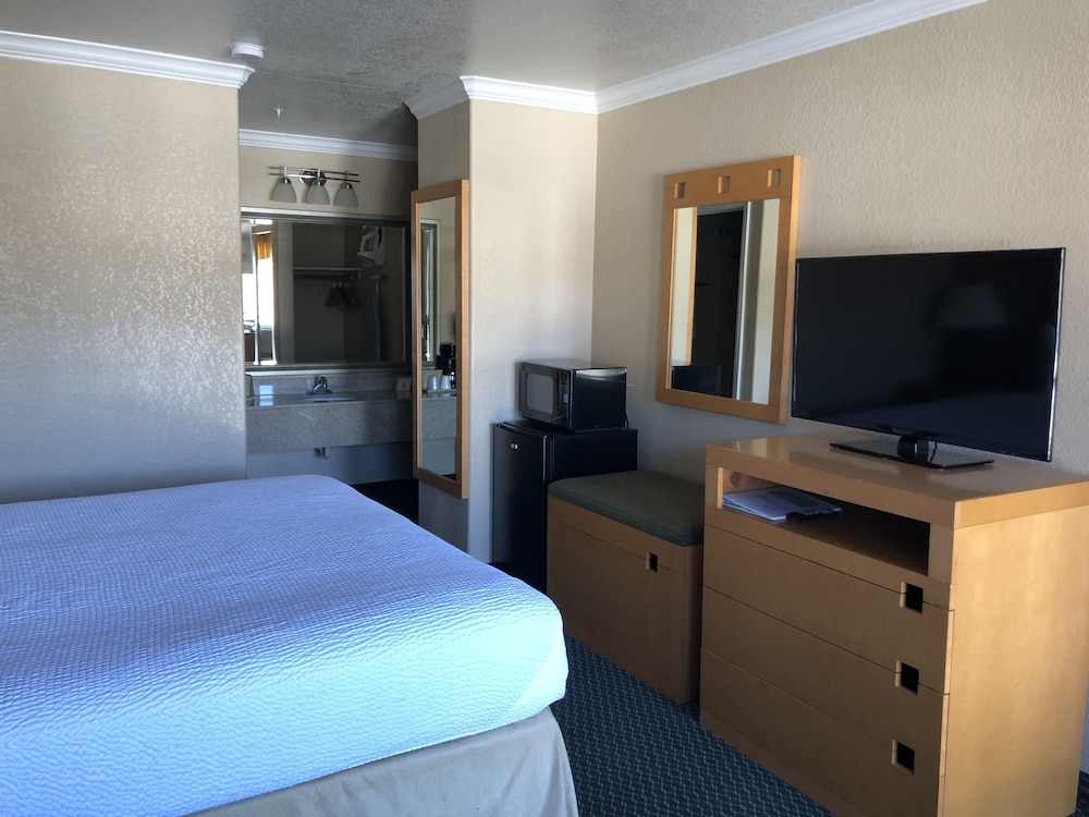 Lake Point Lodge 15/24