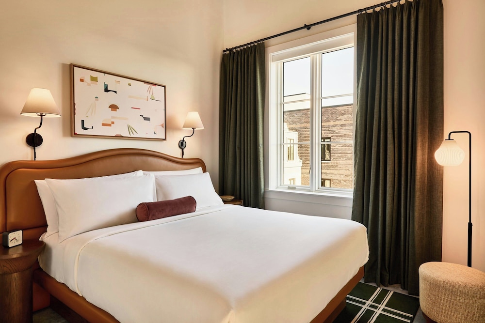 2 BEDROOMS, SUITE, ACCESSIBLE