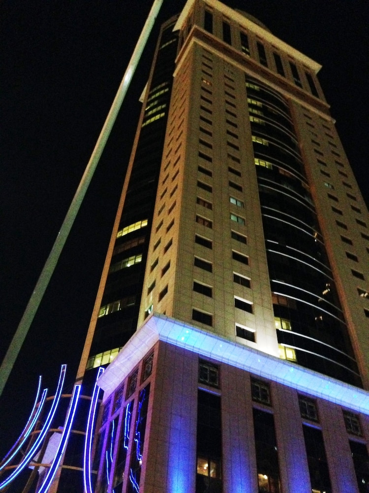 Magnum Hotel and Suites West Bay 2/54