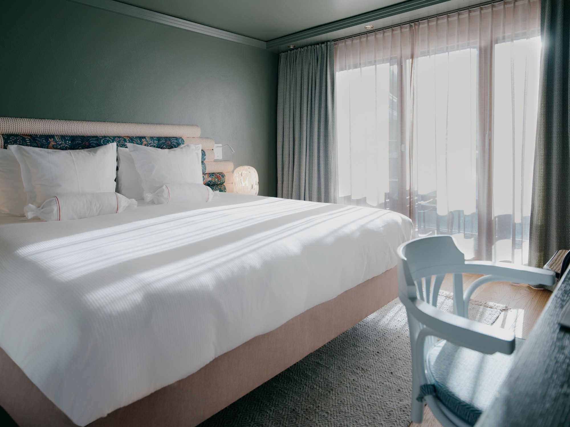 غرفة عائلية بسريرين كينج بإطلالة على الجبل مع أريكة، Parkhotel Beau-Site 4/4