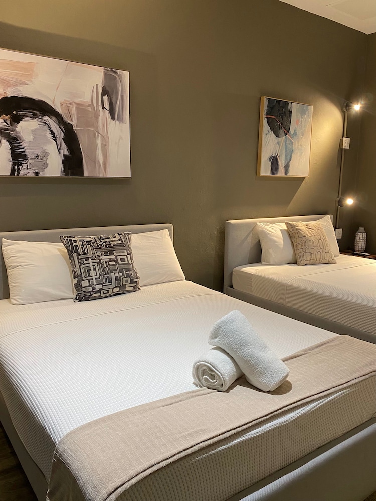 La Buena Vida Inn 20/50