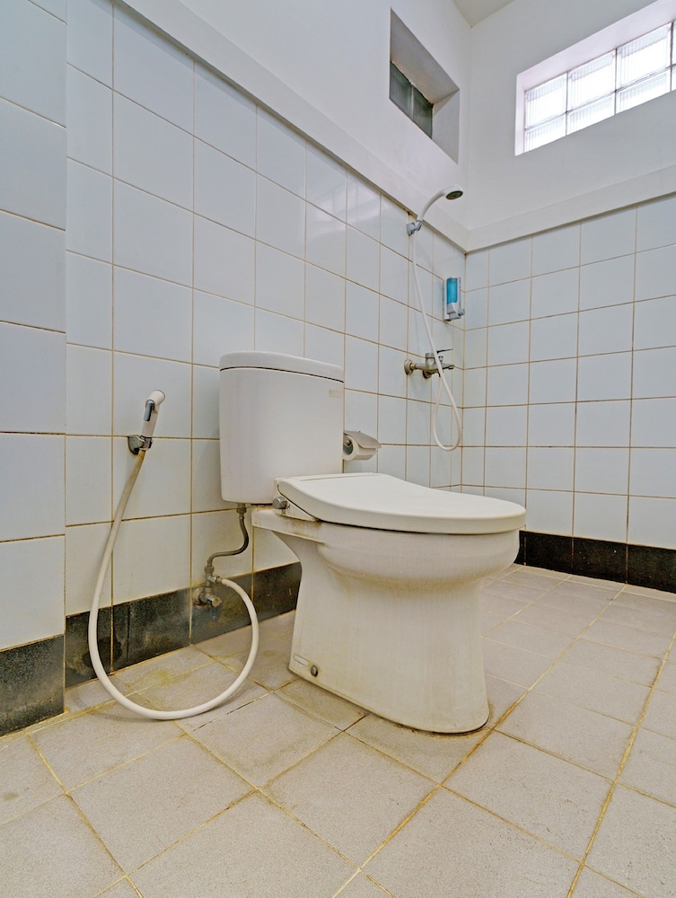 Super OYO Collection O 92277 Setra Priangan Guest House 38/39