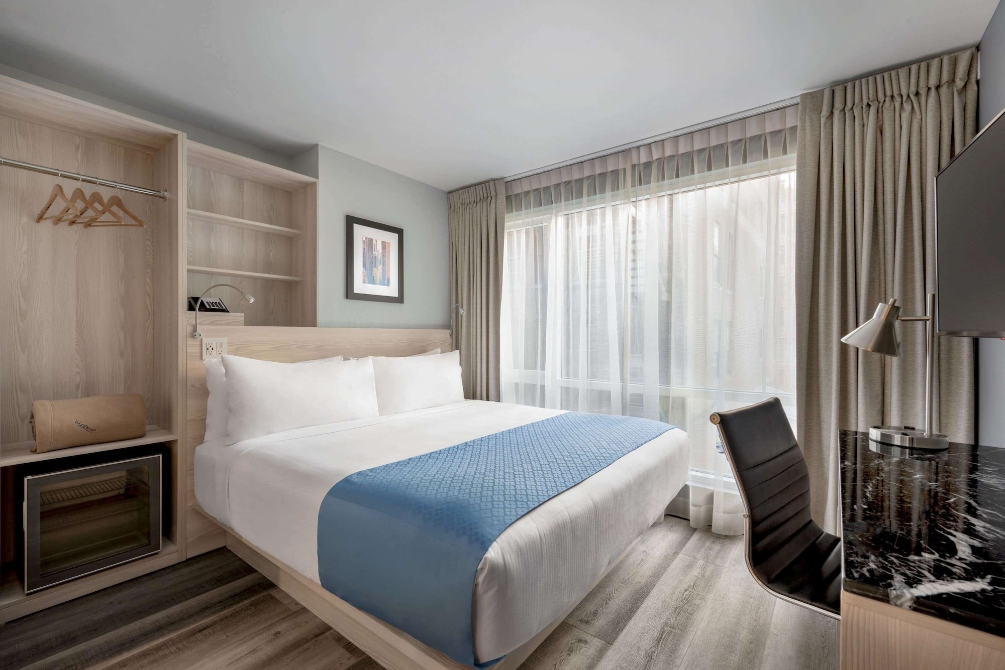 ROOM, KING BED